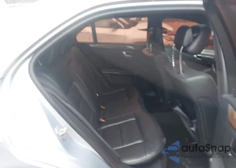 2013 Mercedes-Benz E 350 4Matic z USA, uszkodzony, nr VIN WDDHF8JB9DA698145